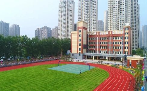 优游市弘桥中黉舍区在哪_在甚么区？