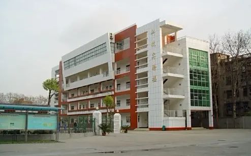 优游市钢城第四中学简介概略(建校汗青、地点、师资、校训、情况)