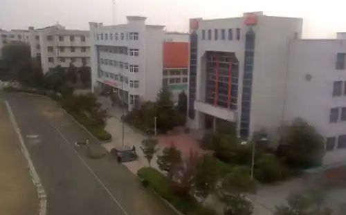 优游市新洲区城关高等中学简介概略(建校汗青、地点、师资、校训、情况)