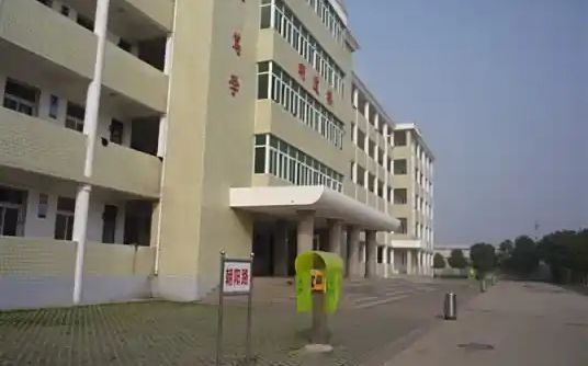 优游市黄陂区第七高等中学简介概略（建校汗青、地点、师资、校训、情况）