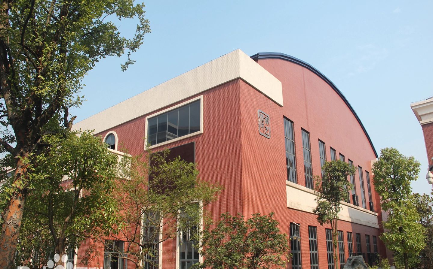 湖南师范大学从属中黉舍区在哪_在甚么区？