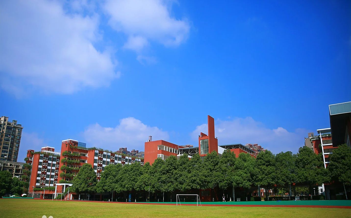 湖南师范大学从属中学是公立仍是私立,是重点中学吗？