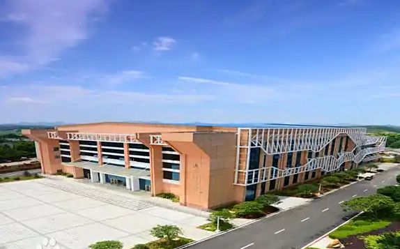 长沙市雷锋黉舍是公立仍是私立,是重点中学吗？