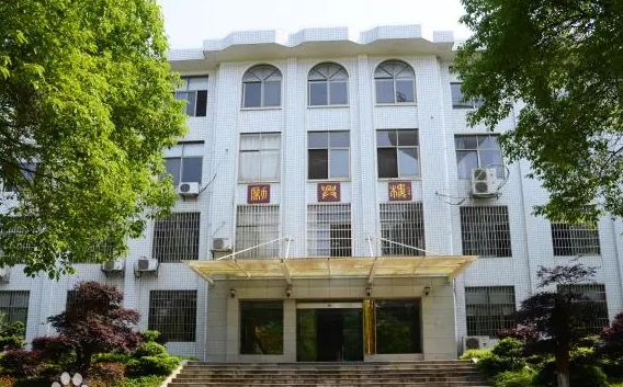 长沙市雷锋黉舍校区在哪_在甚么区？
