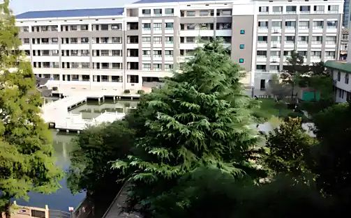 长沙市明德华兴中学是公立仍是私立,是重点中学吗？