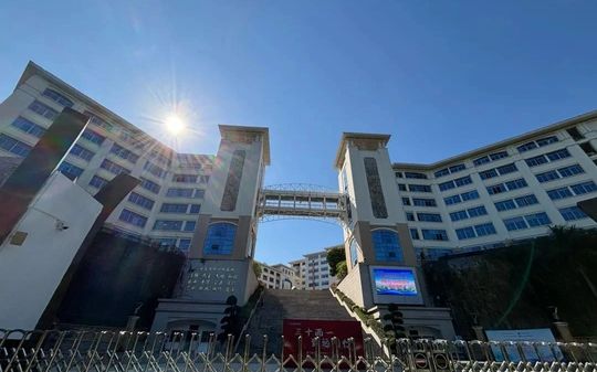 厦门海沧尝试中学在厦门的排名第几,属于甚么层次？