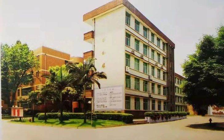 福建省福州第二中学是公立仍是私立,是重点中学吗？