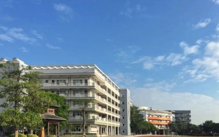 深圳市新安中学简介概略(建校汗青、地点、师资、校训、情况)