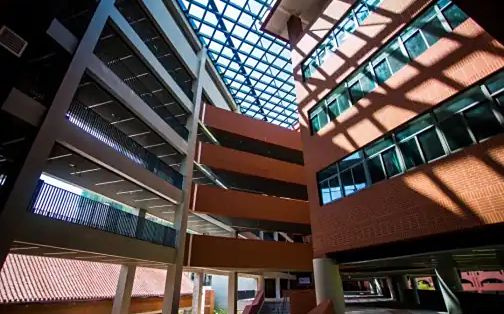 西南师范大学从属中学深圳黉舍是公立仍是私立,是重点中学吗？